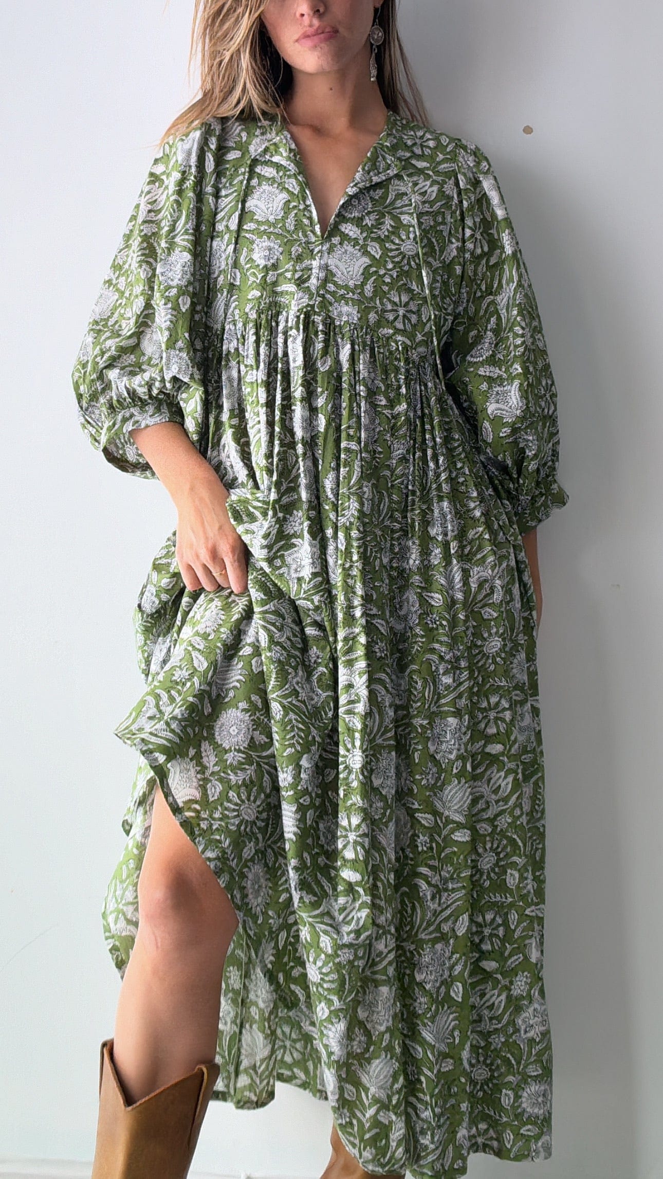 Sistergolden Apparel & Accessories Mos Midi Lantern Sleeve Dress