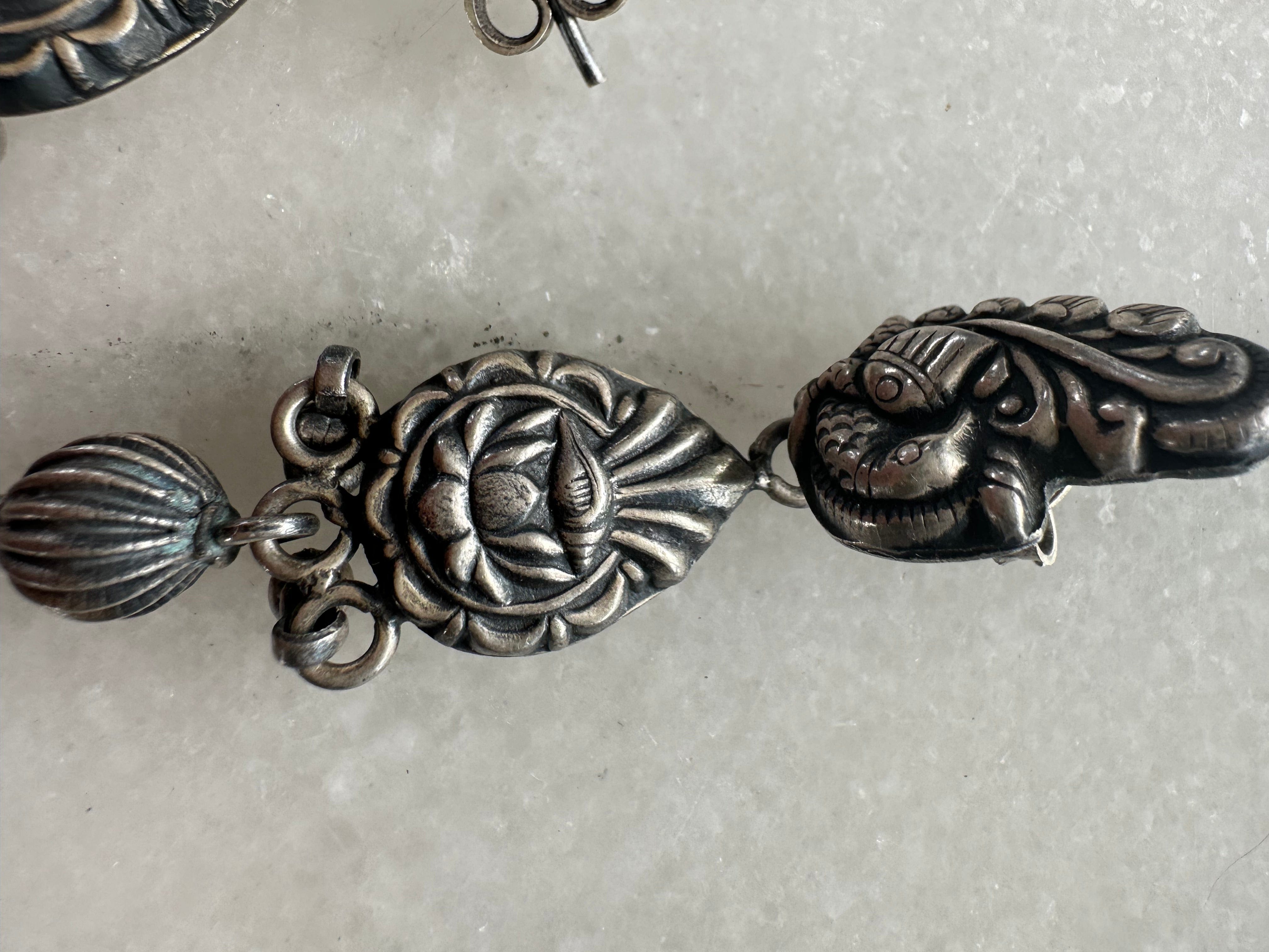 Sistergolden Shakti Ma Silver handmade earrings Someone￼