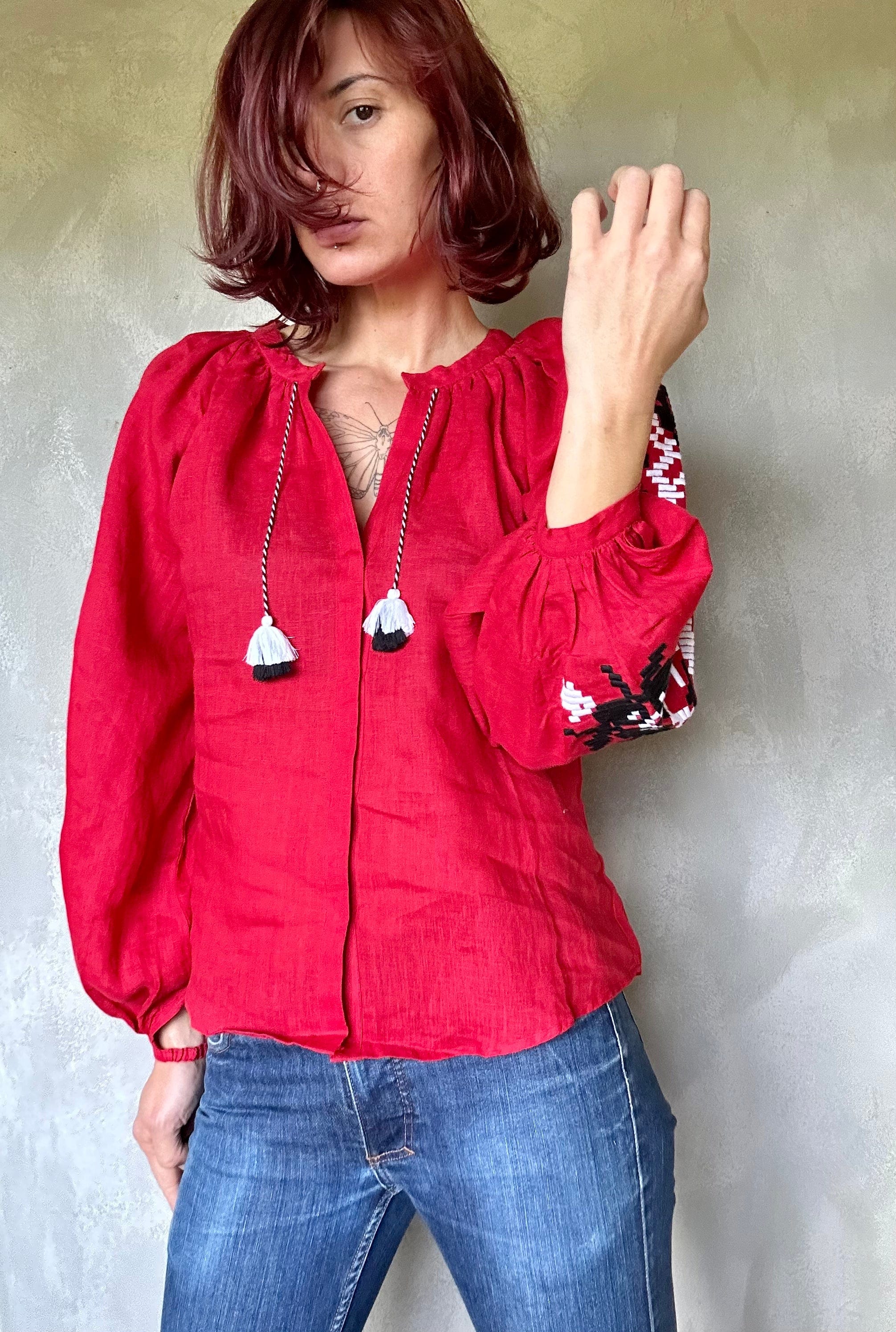 Sistergolden Tops Red Linen Top/Black